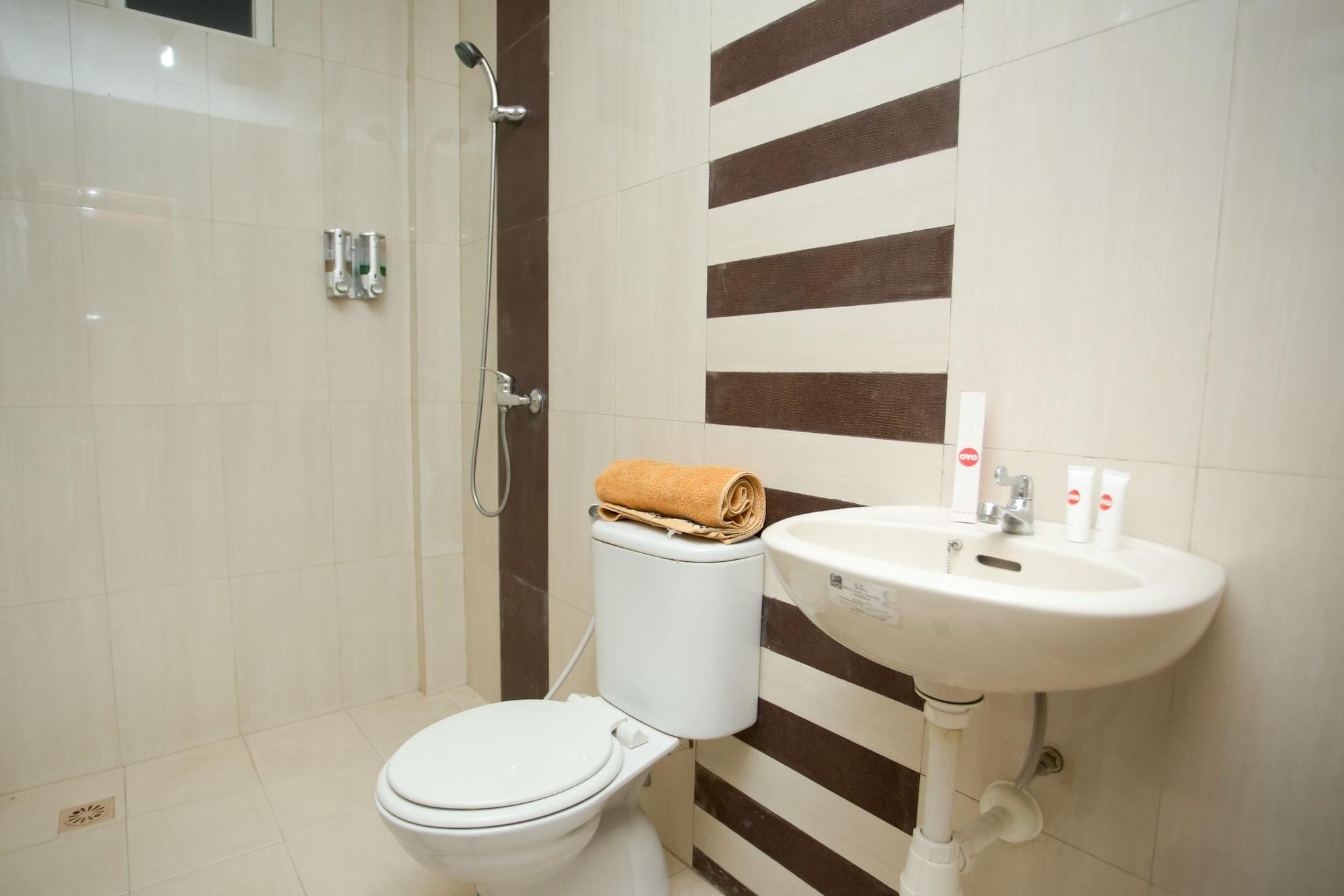 Oyo 850 Lapan Lapan Hotel Banjarmasin  Luaran gambar