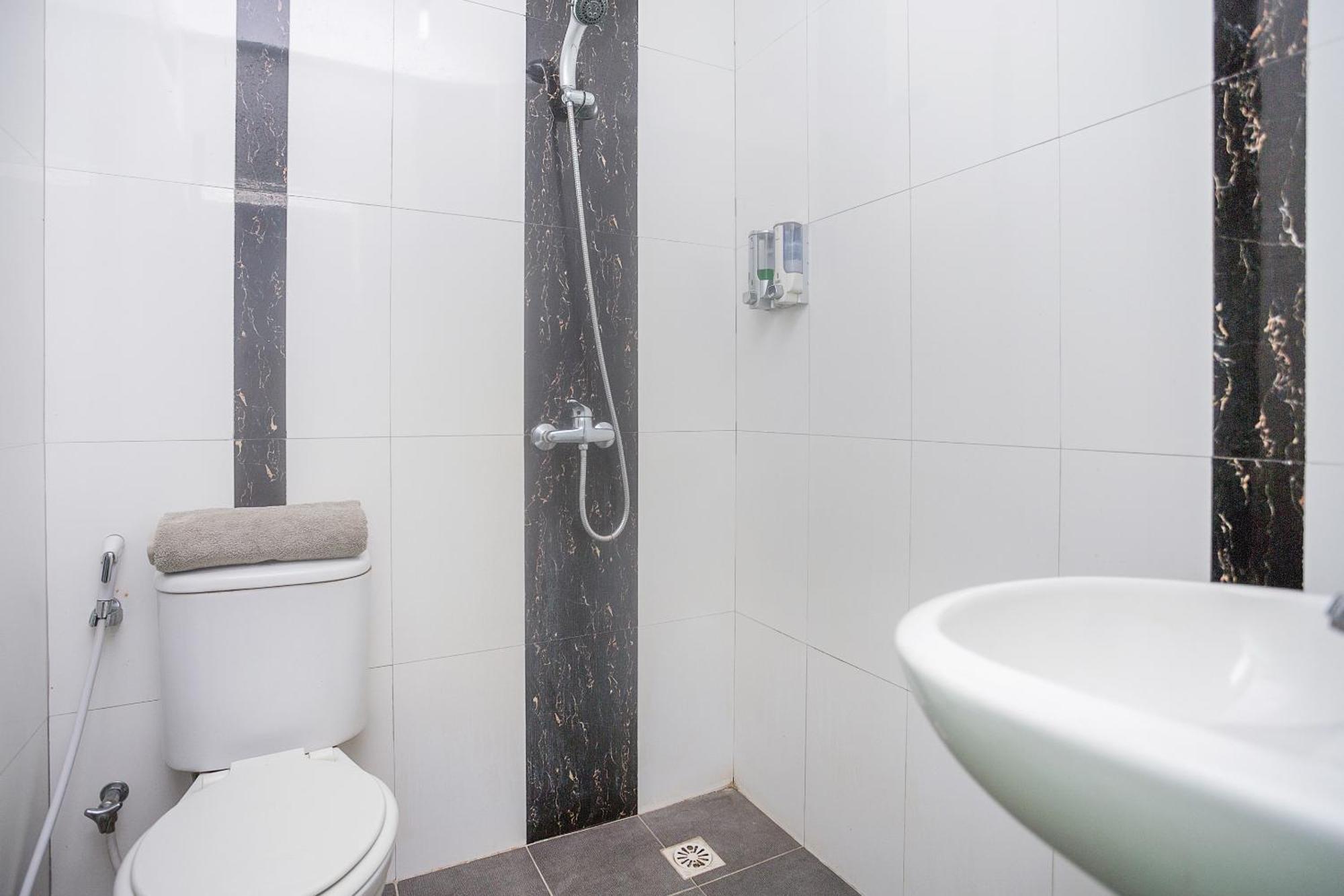 Oyo 850 Lapan Lapan Hotel Banjarmasin  Luaran gambar