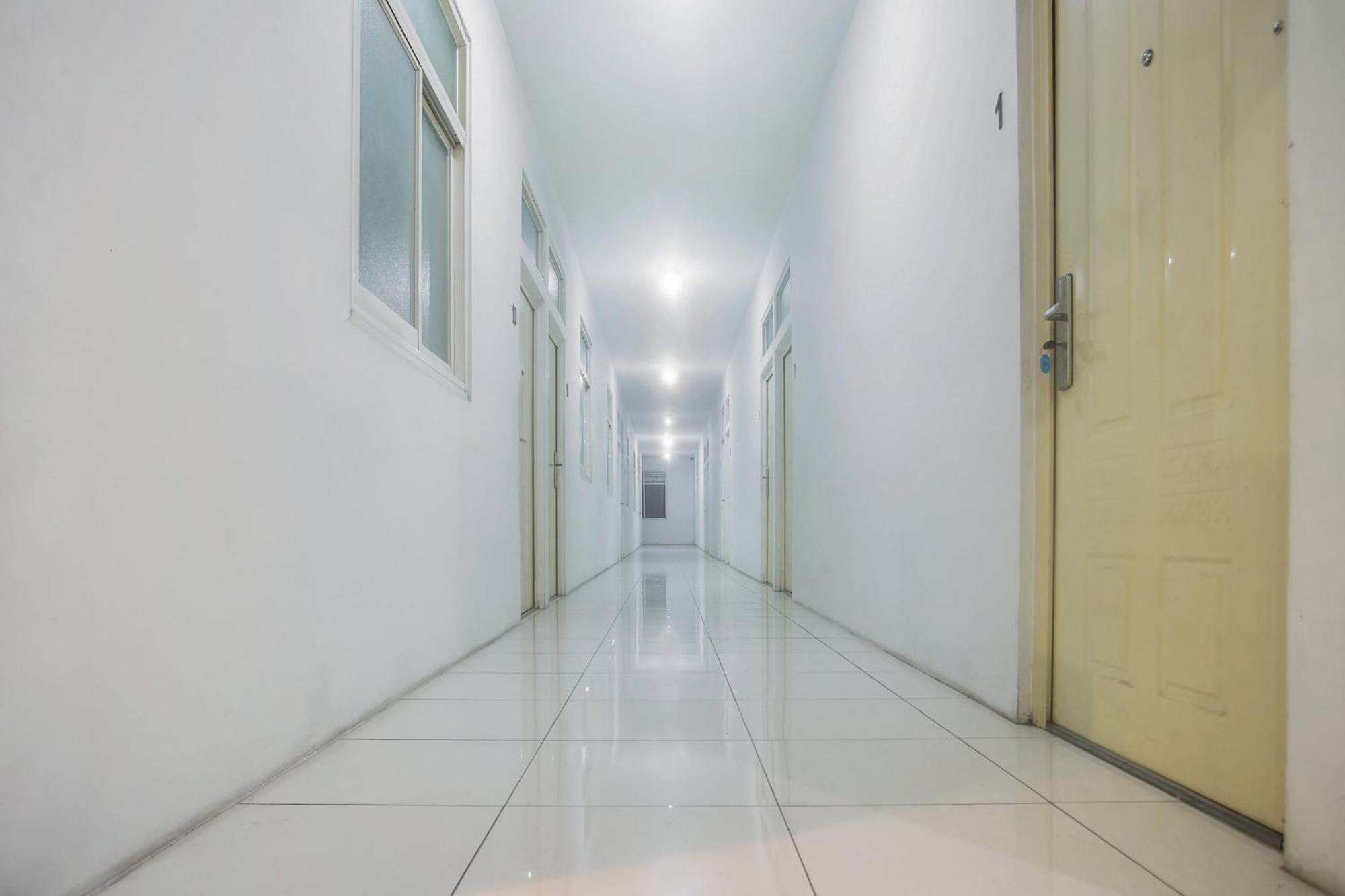 Oyo 850 Lapan Lapan Hotel Banjarmasin  Luaran gambar