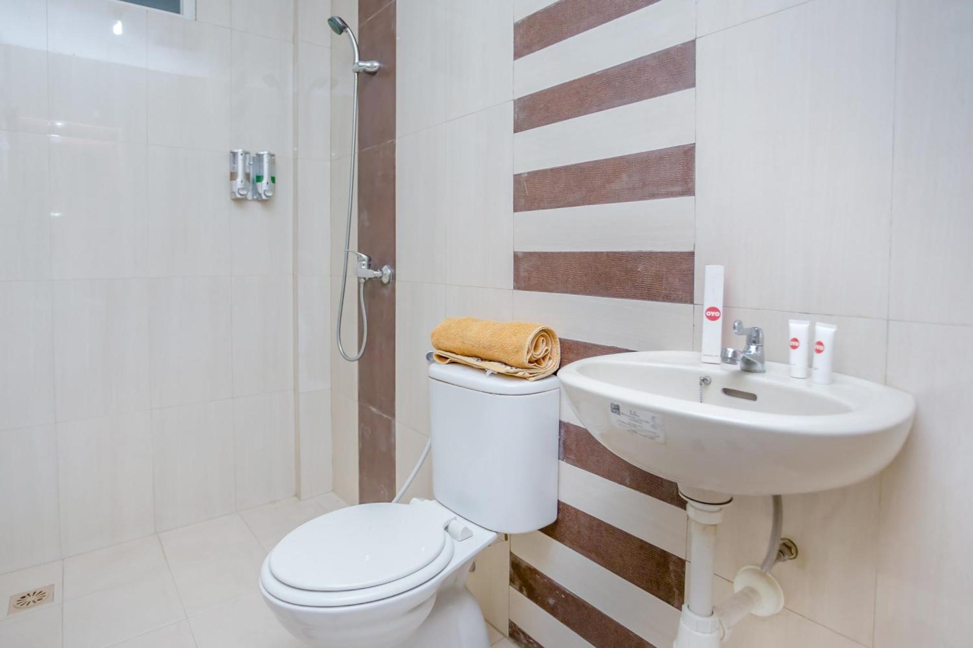 Oyo 850 Lapan Lapan Hotel Banjarmasin  Luaran gambar